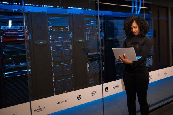 Comment configurer un serveur DNS pour une entreprise?